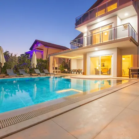 Villa Lumar Homes - Valley *